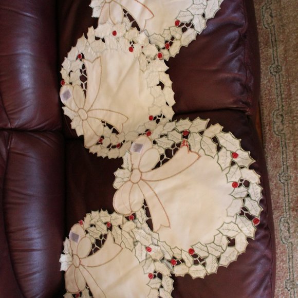 Wreath cut out Placemats - set of 4 - Picture 4 of 4